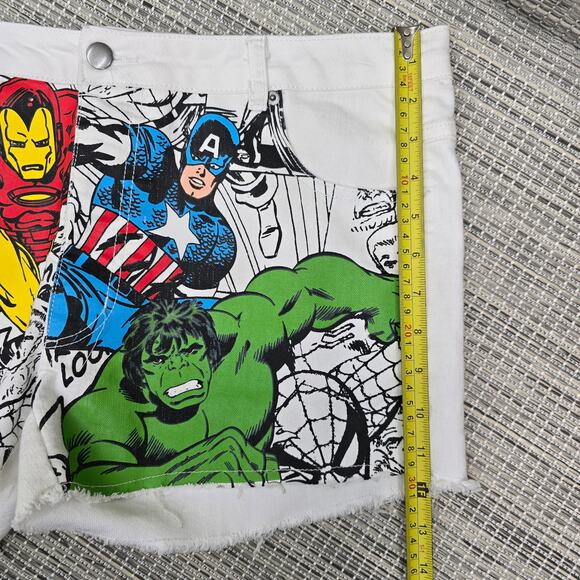 Marvel Graphic Print Shorts Juniors 13 White Stretch Denim Pockets Hulk Iron Man - Picture 6 of 12